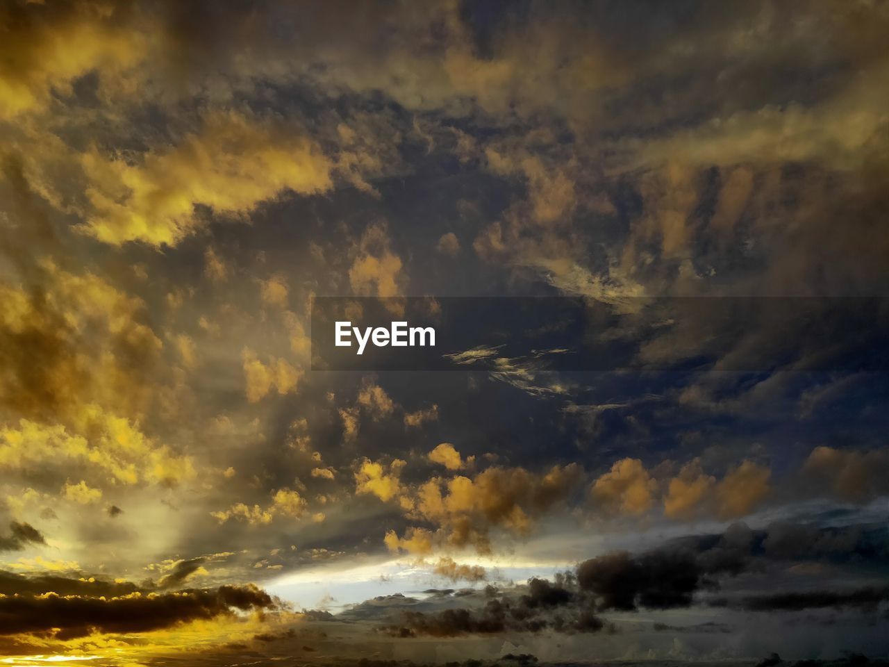 LOW ANGLE VIEW OF DRAMATIC SKY OVER LANDSCAPE