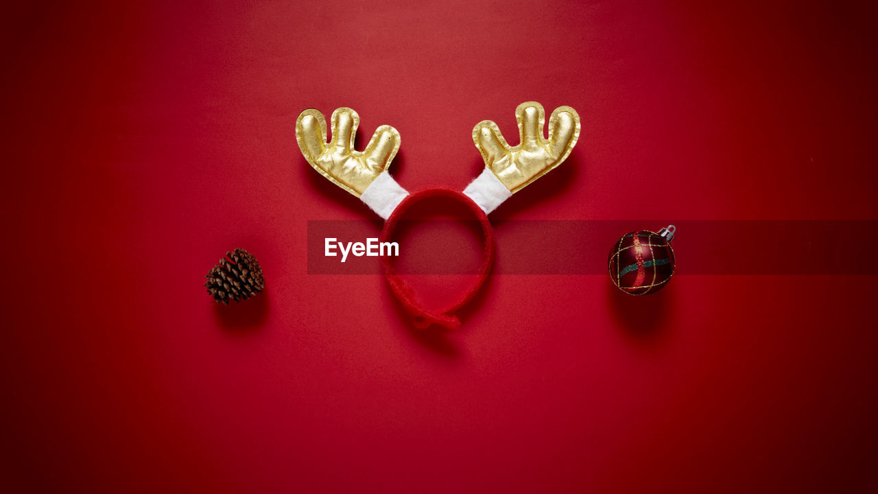 HIGH ANGLE VIEW OF CHRISTMAS DECORATION ON TABLE