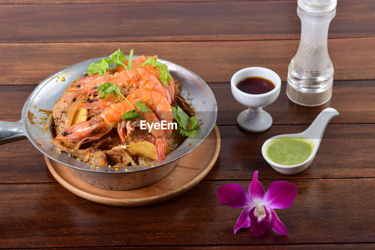 HIGH ANGLE VIEW OF VARIOUS FOOD ON TABLE