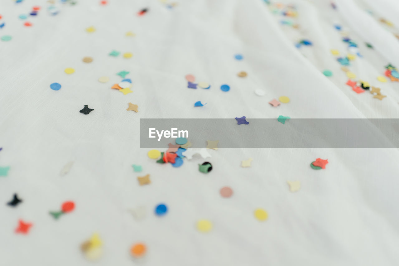 HIGH ANGLE VIEW OF MULTI COLORED CAKE