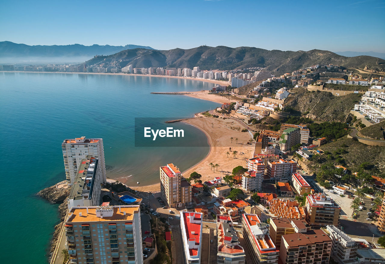 HIGH ANGLE VIEW OF BUILDINGS AGAINST SKY