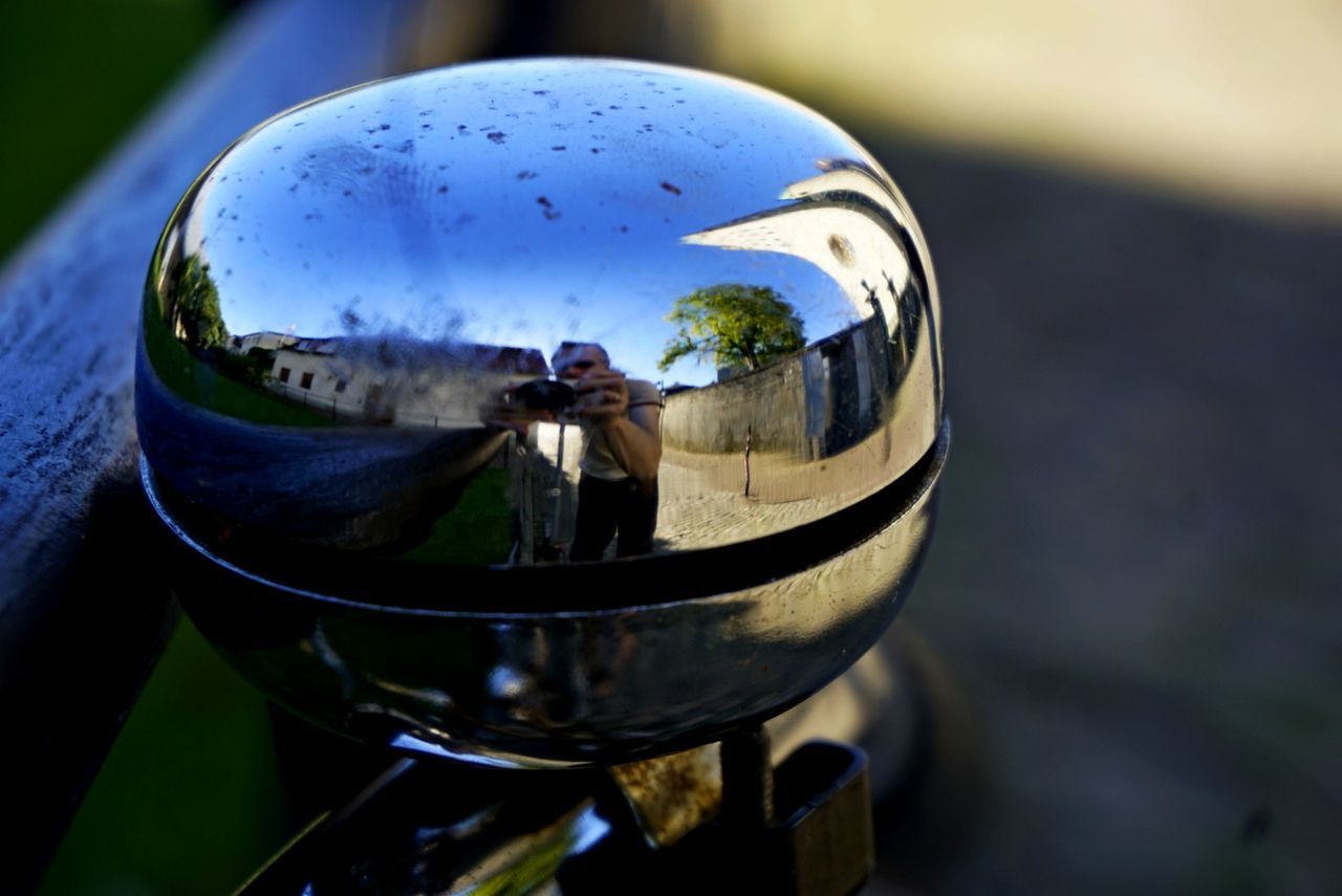 CLOSE-UP OF WATER DROPS ON GLASS