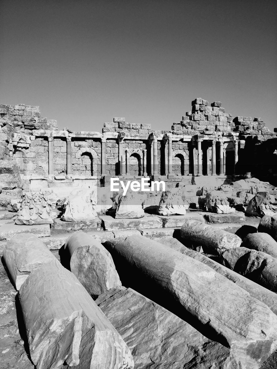 VIEW OF OLD RUINS AGAINST SKY