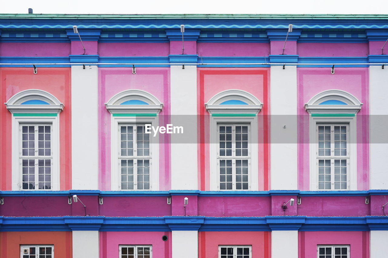 FULL FRAME SHOT OF COLORFUL BUILDING