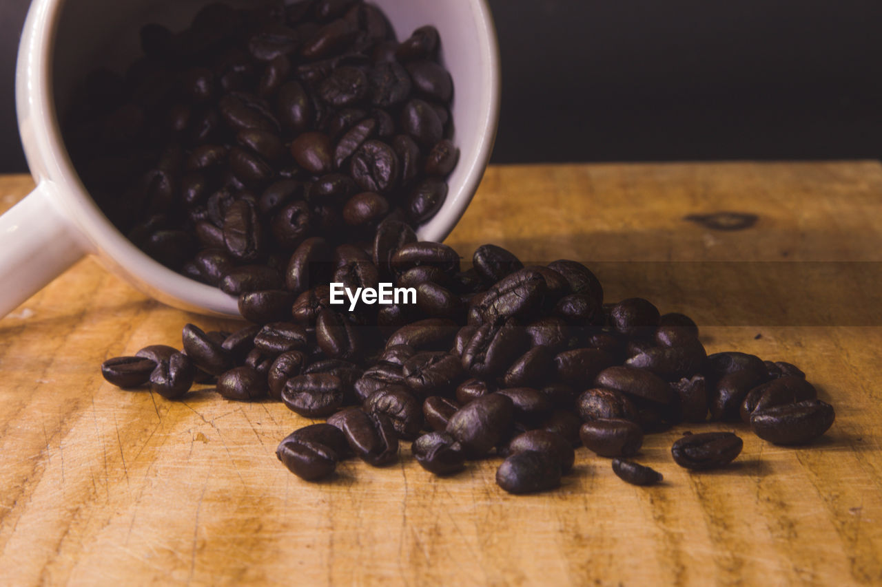 CLOSE-UP OF COFFEE BEANS IN BOWL
