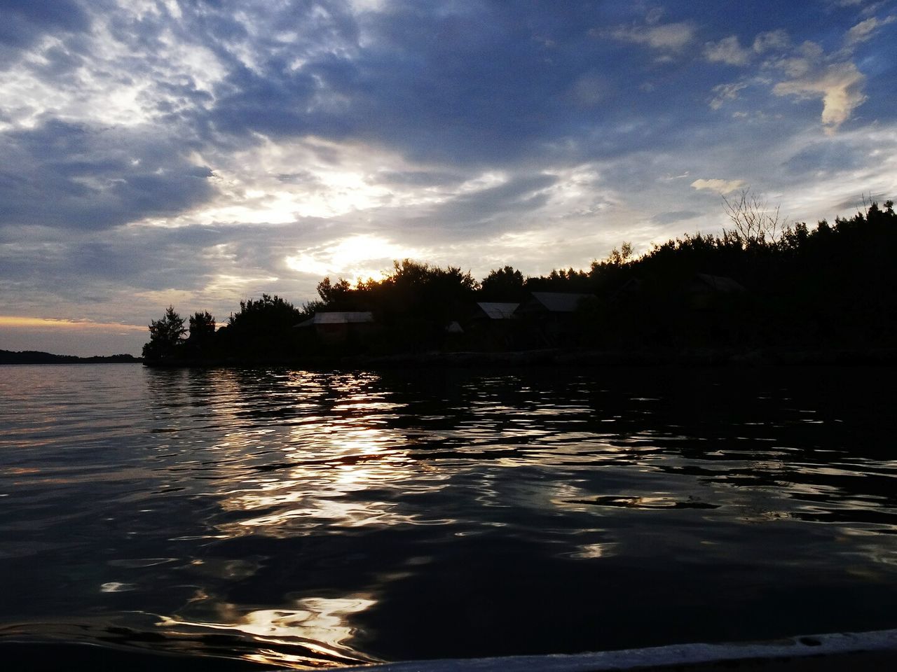 SCENIC VIEW OF SEA AGAINST SKY AT SUNSET