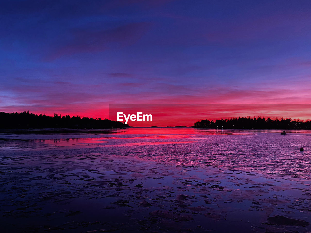 SCENIC VIEW OF SEA AGAINST ORANGE SKY