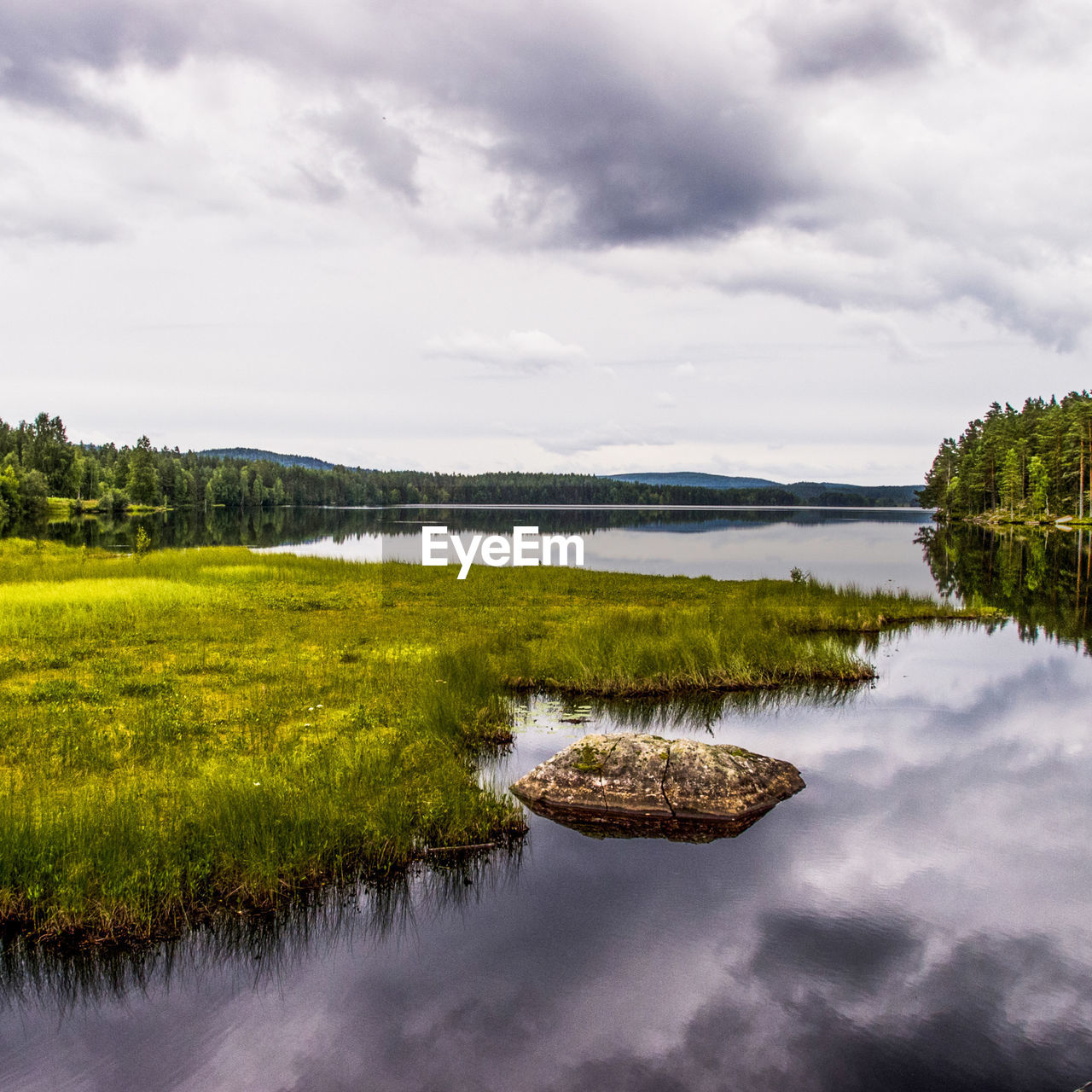 SCENIC VIEW OF LAKE WITH REFLECTION AGAINST SKY