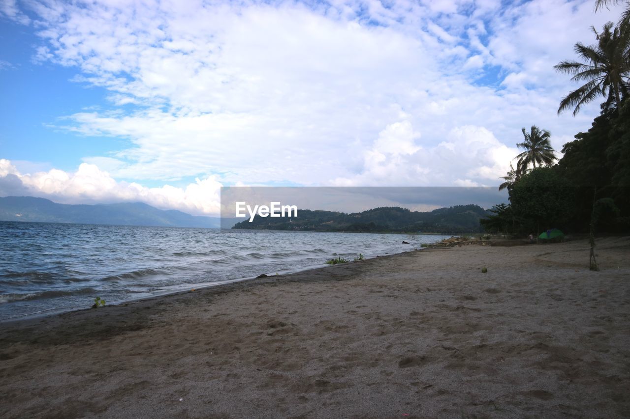 SCENIC VIEW OF SEA SHORE AGAINST SKY