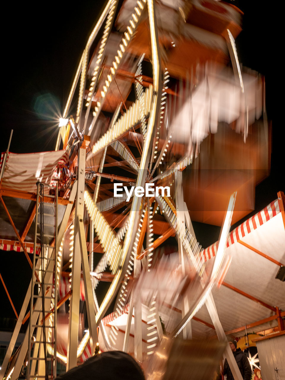 ILLUMINATED FERRIS WHEEL AT NIGHT