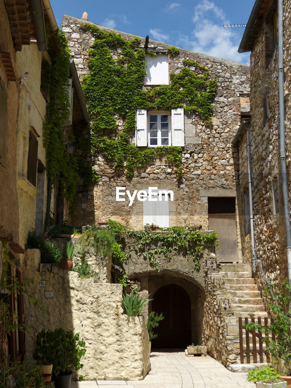 NARROW ALLEY AMIDST OLD BUILDINGS