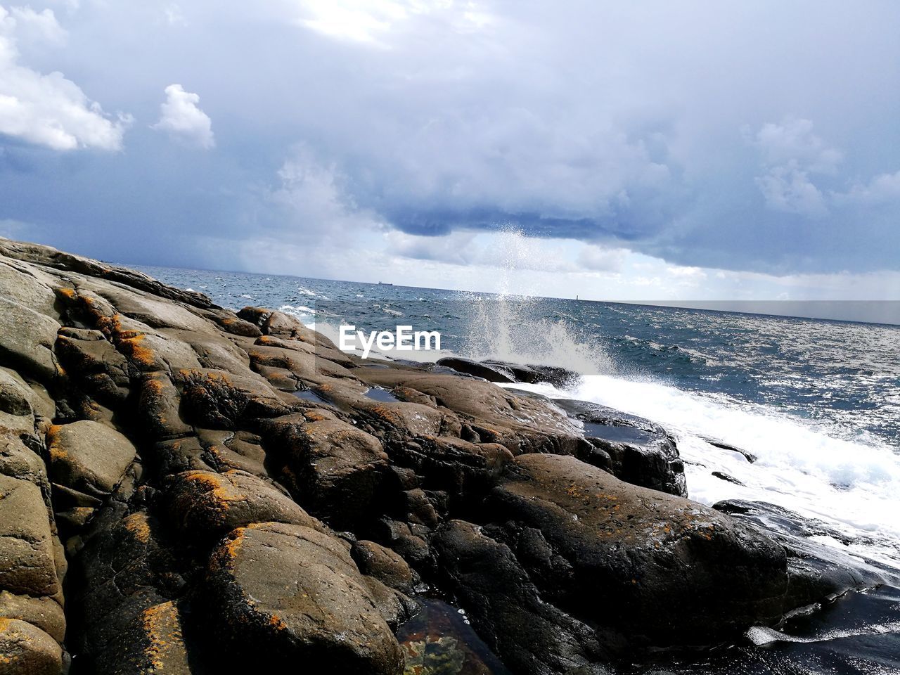 SCENIC VIEW OF SEA AND ROCKS AGAINST SKY