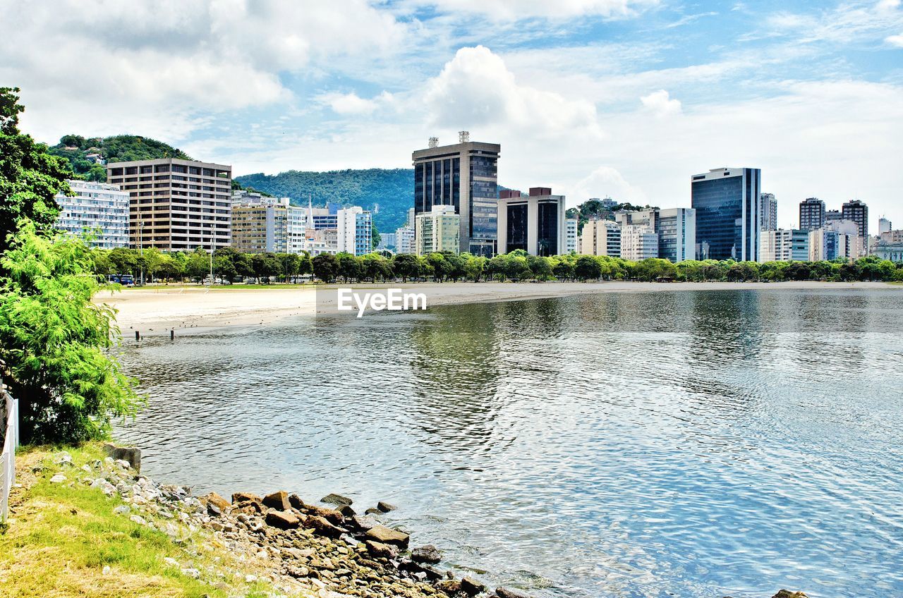 VIEW OF BUILDINGS IN CITY