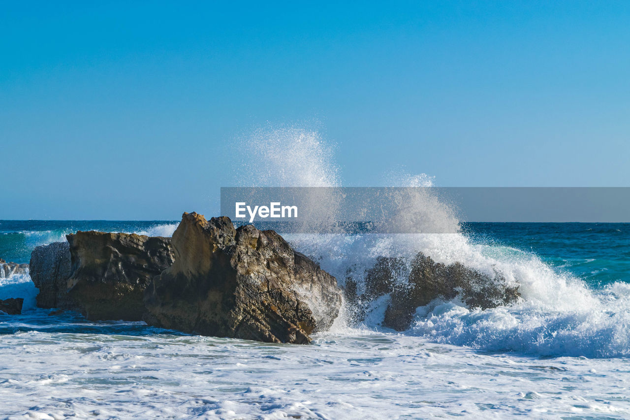 Waves splashing on rocks