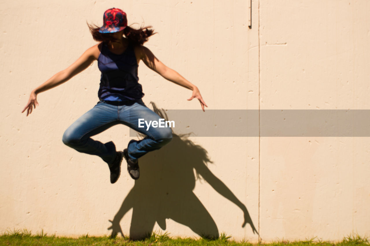 MAN JUMPING AGAINST WALL