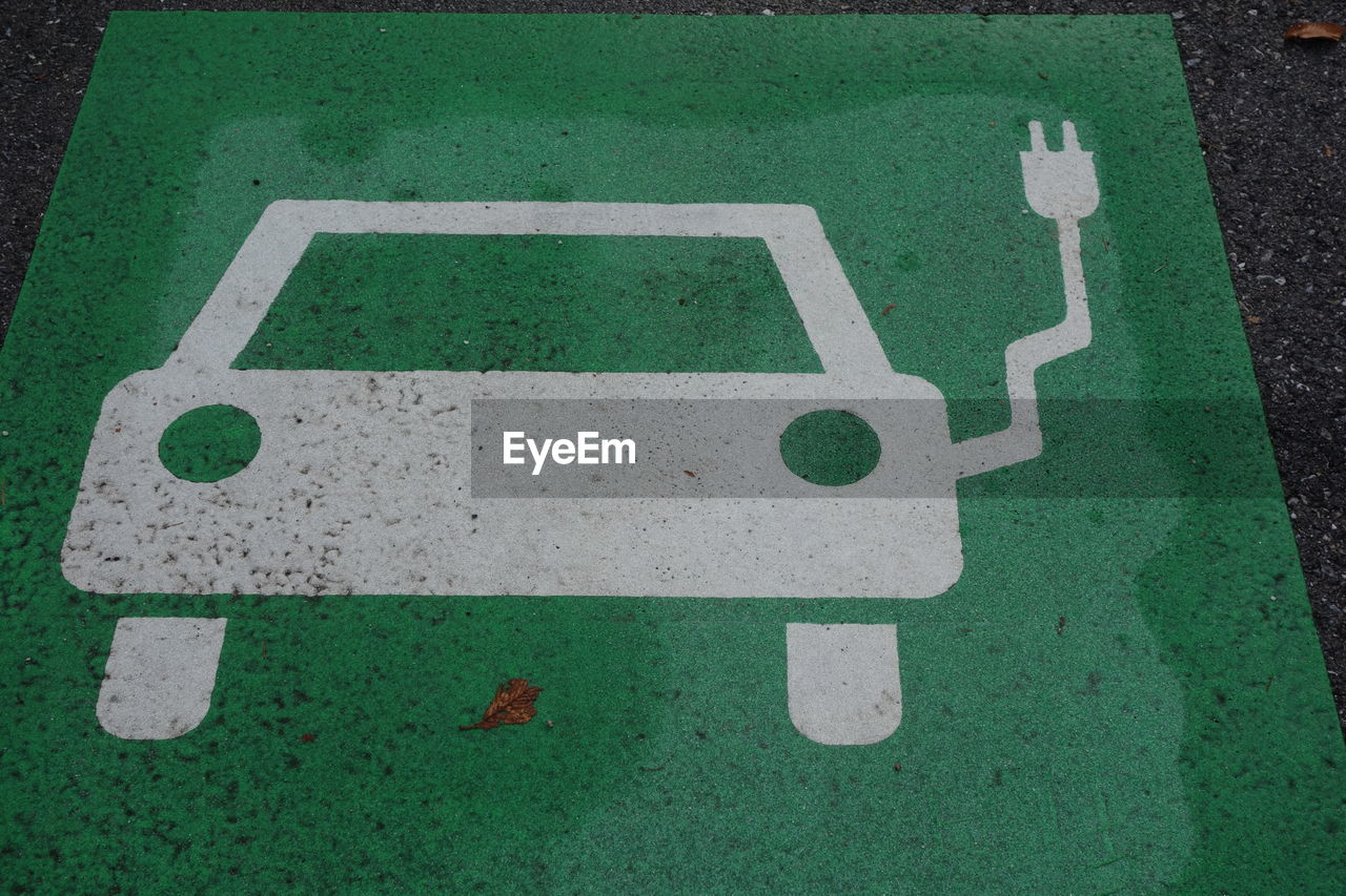 Charging of an electric car at an electric filling station