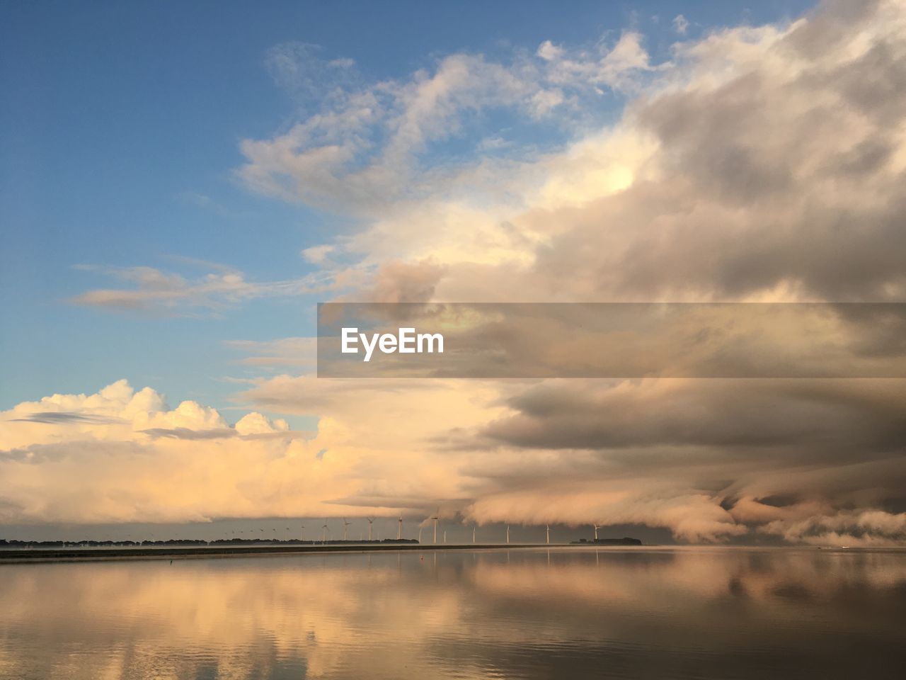 SCENIC VIEW OF SKY OVER LAKE