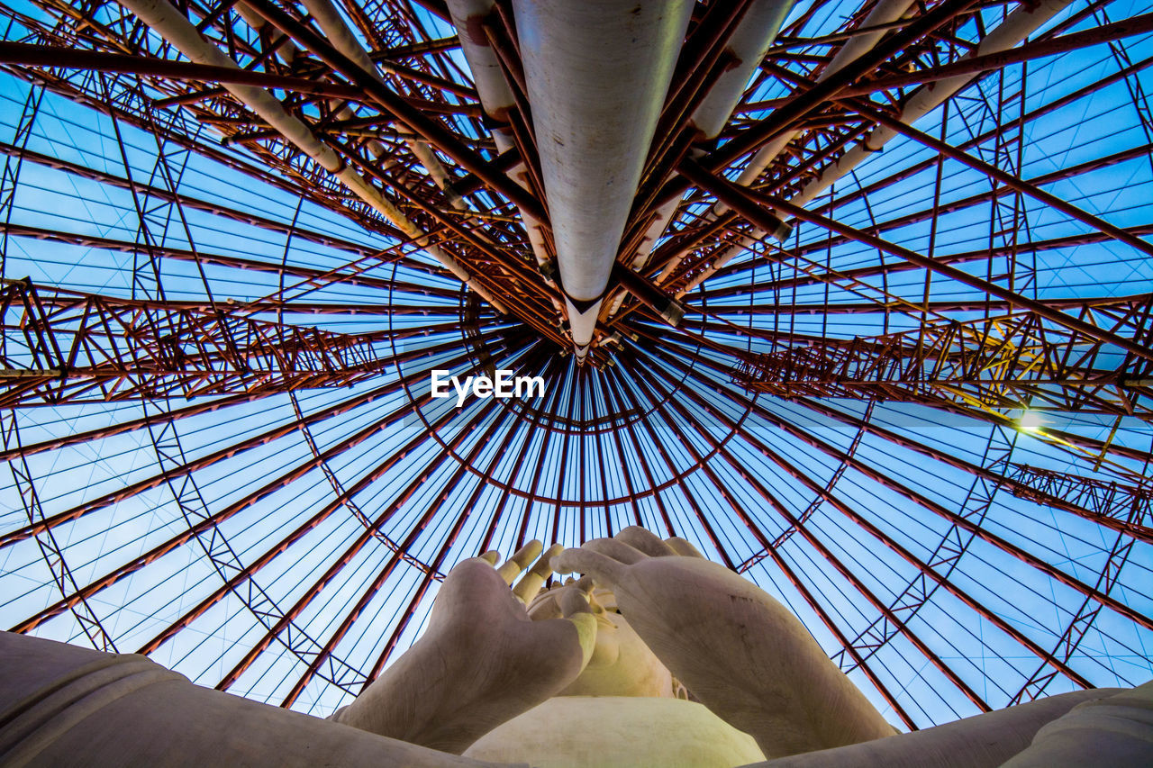 LOW ANGLE VIEW OF WOMAN ON CEILING