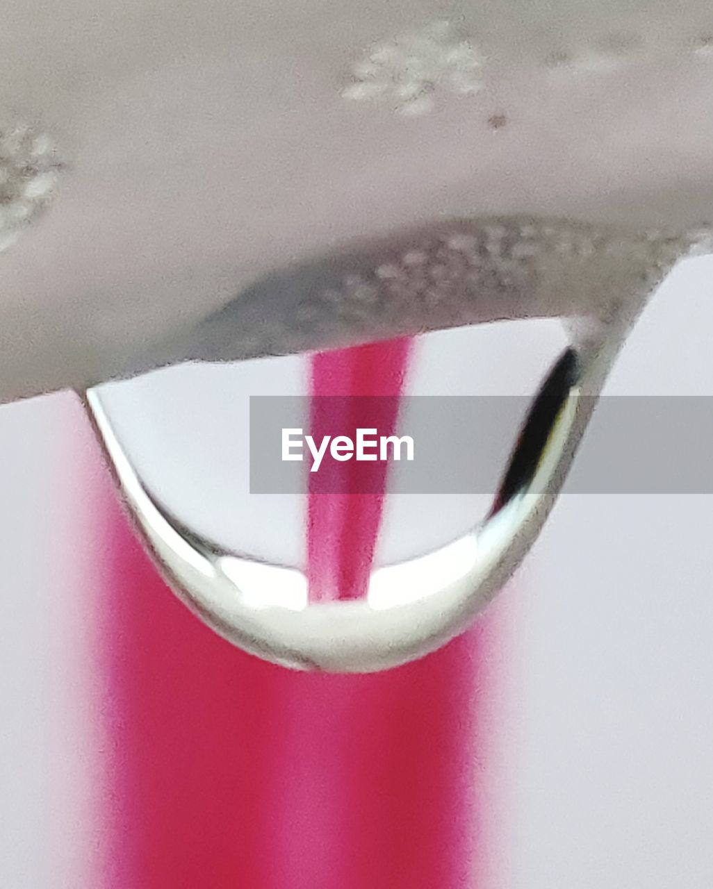 CLOSE-UP OF COFFEE CUP WITH WATER