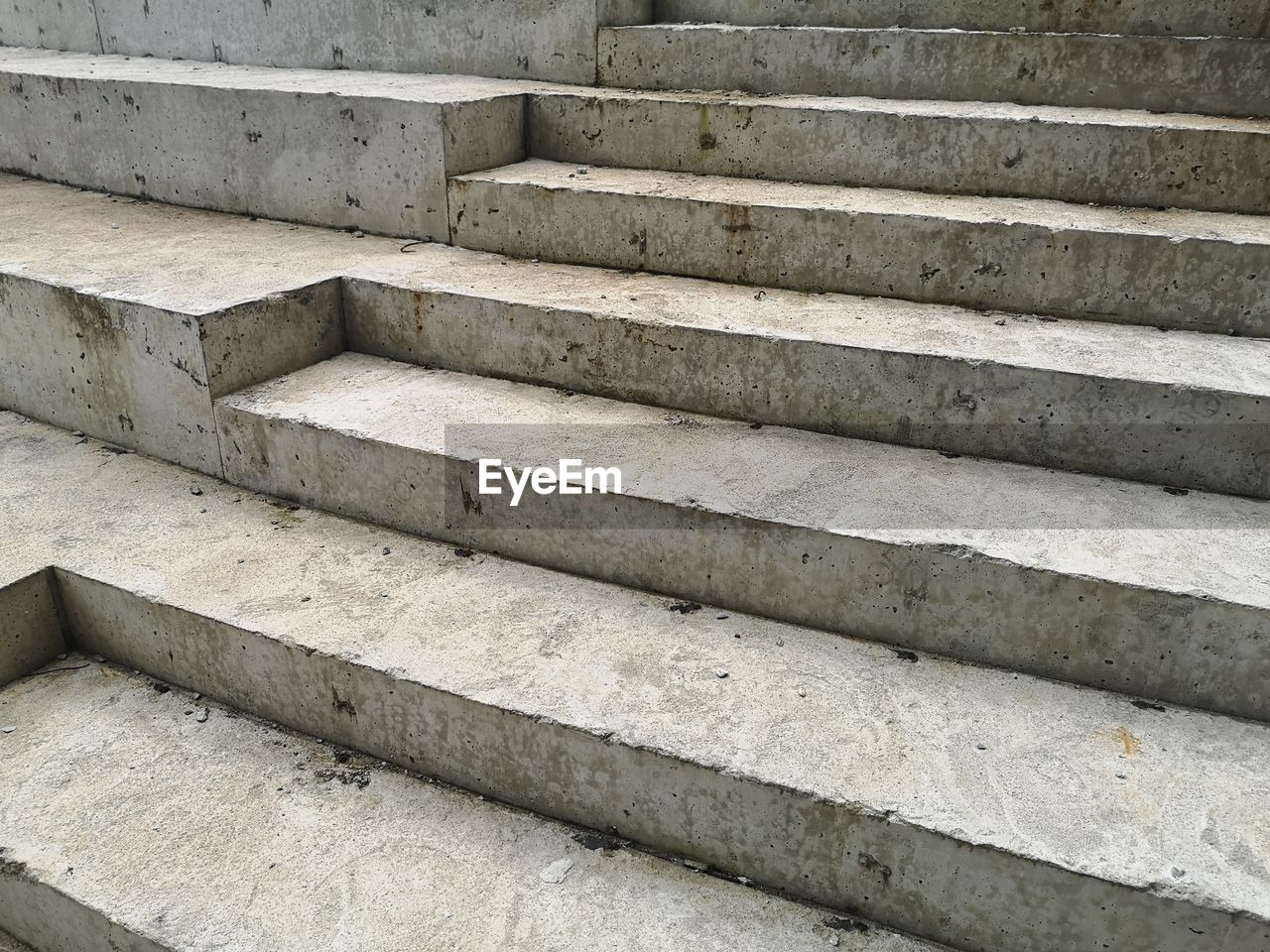 FULL FRAME SHOT OF STEPS AND CONCRETE WALL