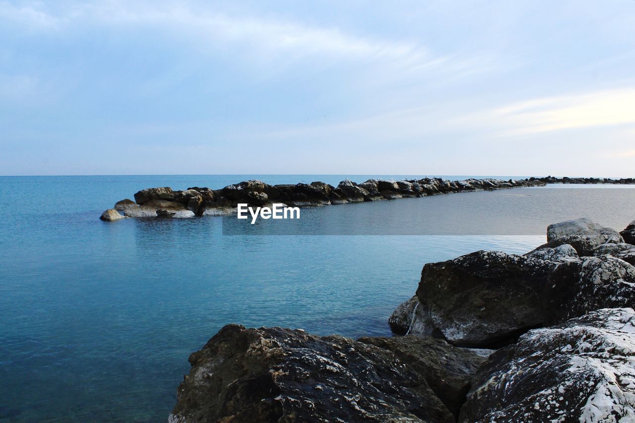 SCENIC VIEW OF SEA AND ROCK FORMATION AGAINST SKY