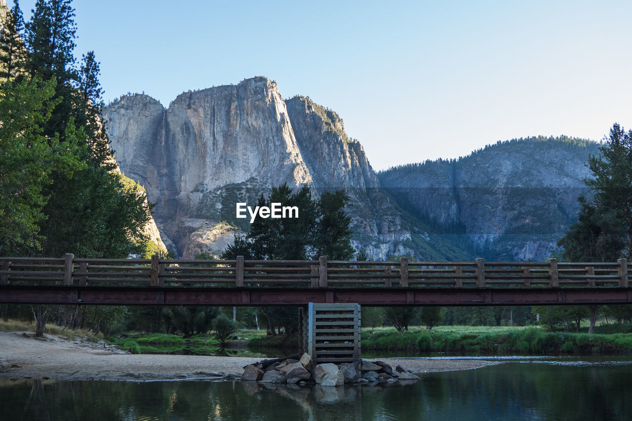 Yosemite valley mini bridge in the center of el capitan