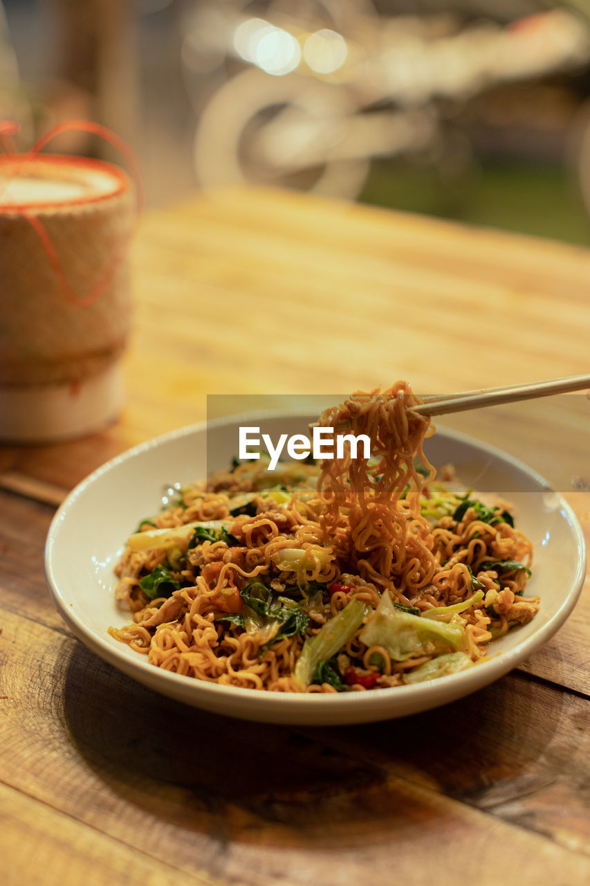 CLOSE-UP OF MEAL SERVED IN BOWL