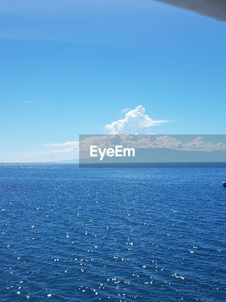 SCENIC VIEW OF SEASCAPE AGAINST BLUE SKY