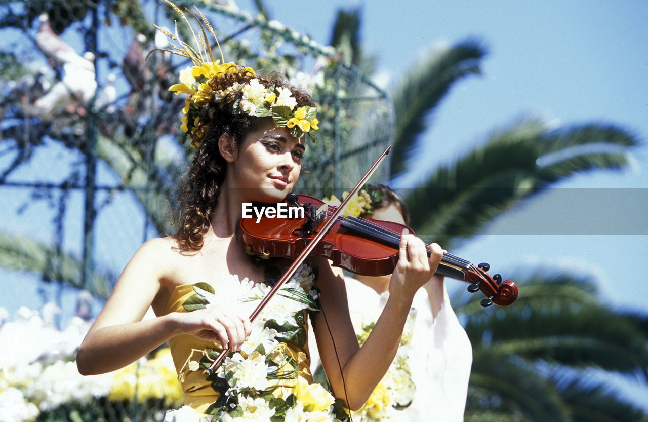 WOMAN HOLDING FLOWERS