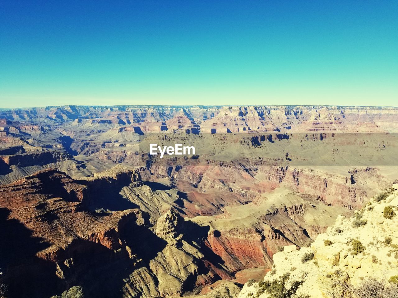 AERIAL VIEW OF ROCKY MOUNTAINS AGAINST CLEAR SKY