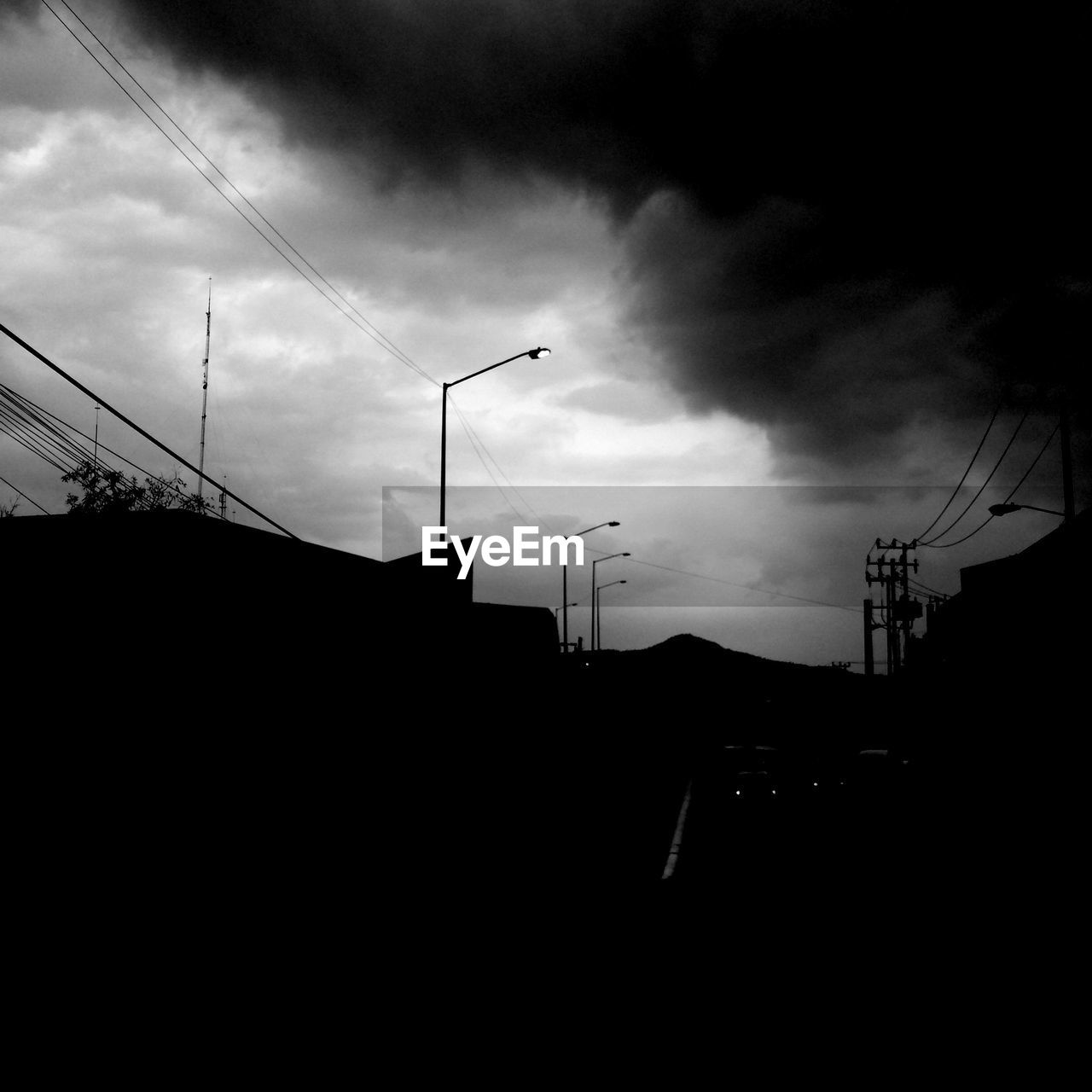 LOW ANGLE VIEW OF SILHOUETTE BUILDINGS AGAINST SKY