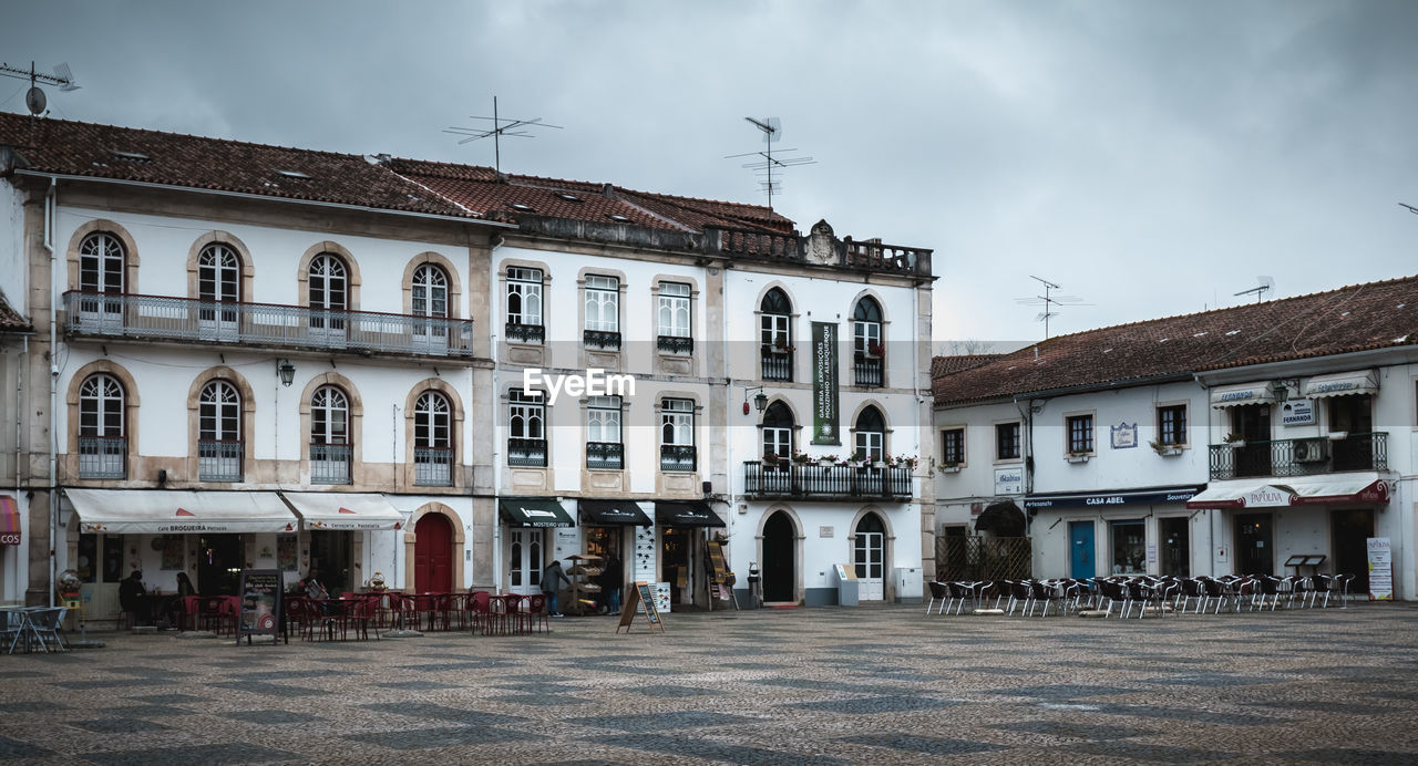 VIEW OF BUILDINGS IN CITY