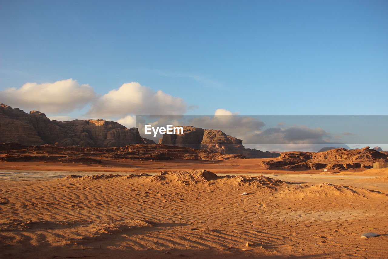 PANORAMIC VIEW OF DESERT LANDSCAPE AGAINST SKY