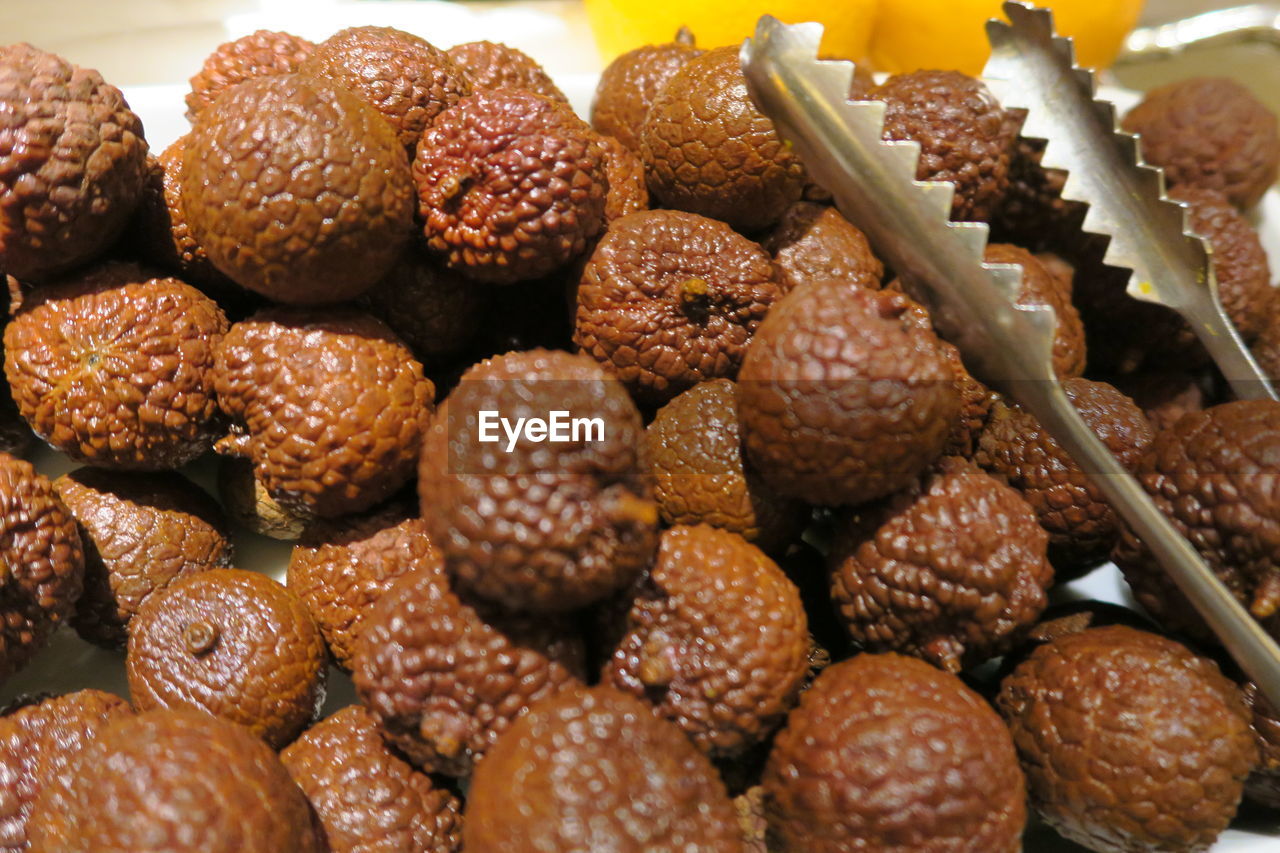 FULL FRAME SHOT OF CHOCOLATE IN CONTAINER