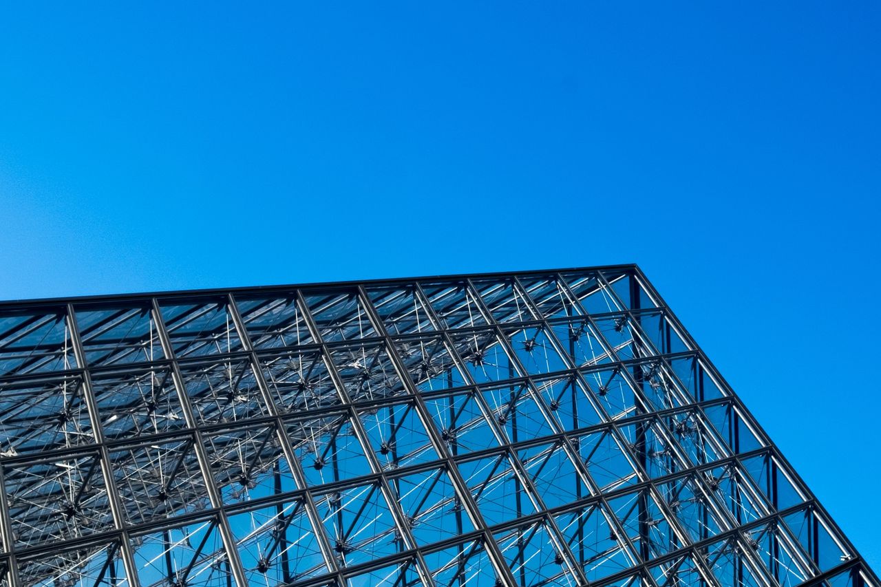 LOW ANGLE VIEW OF MODERN STRUCTURE AGAINST BLUE SKY