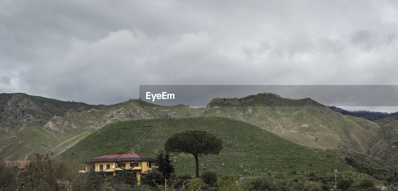 SCENIC VIEW OF MOUNTAIN AGAINST SKY