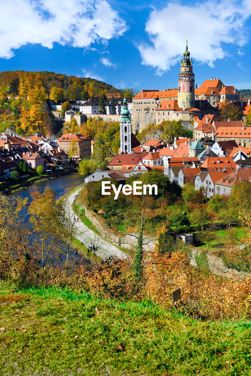 VIEW OF TOWNSCAPE AGAINST SKY