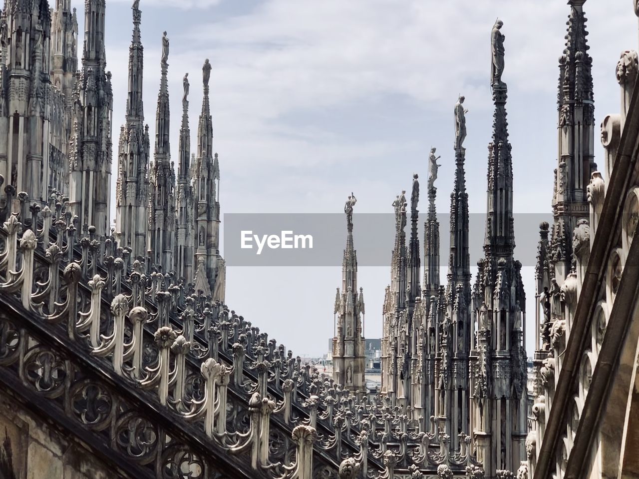 PANORAMIC VIEW OF BUILDINGS AGAINST SKY