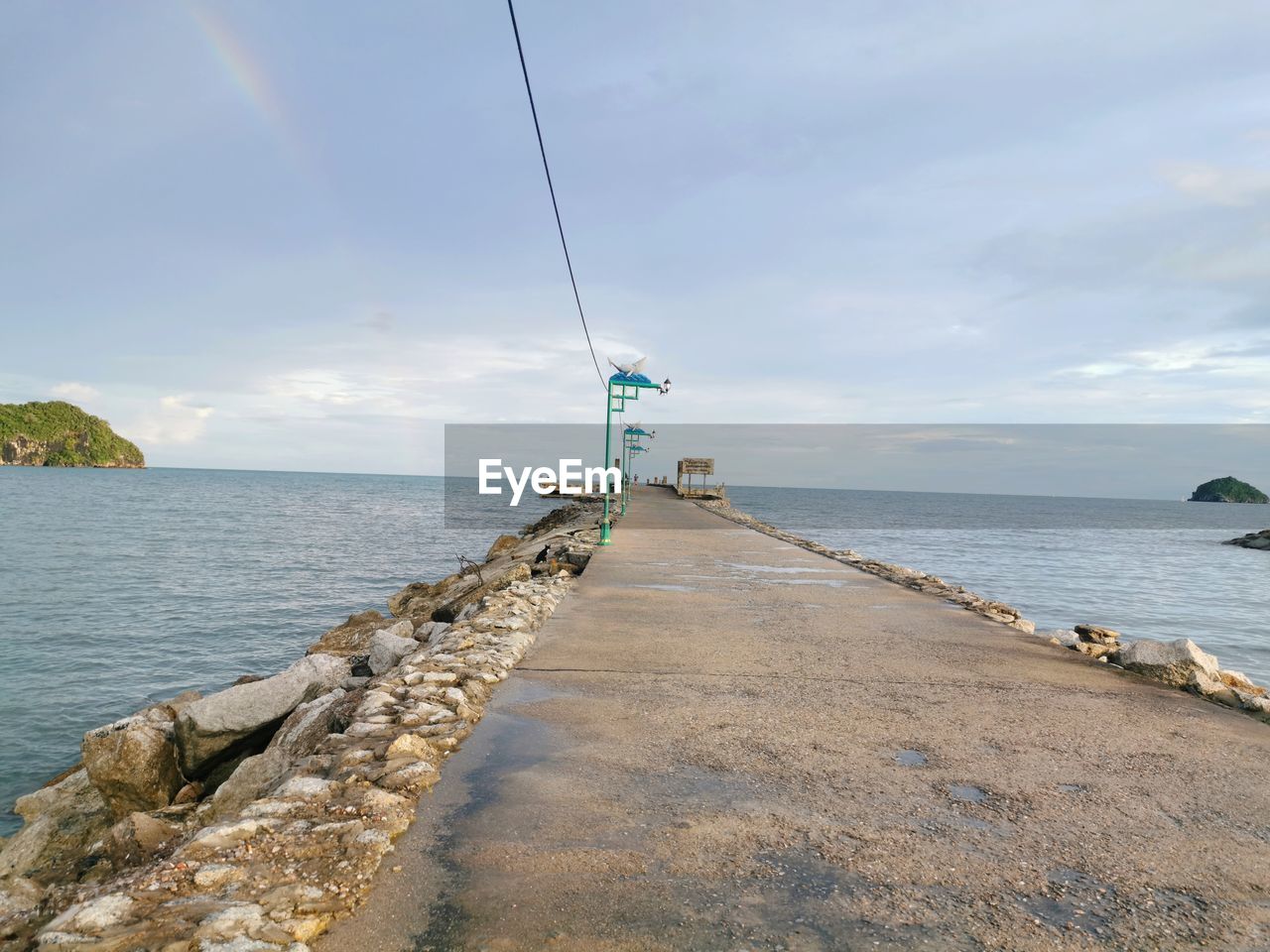 SCENIC VIEW OF GROYNE AGAINST SKY