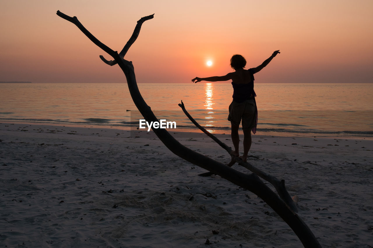 SILHOUETTE MAN ON BEACH DURING SUNSET