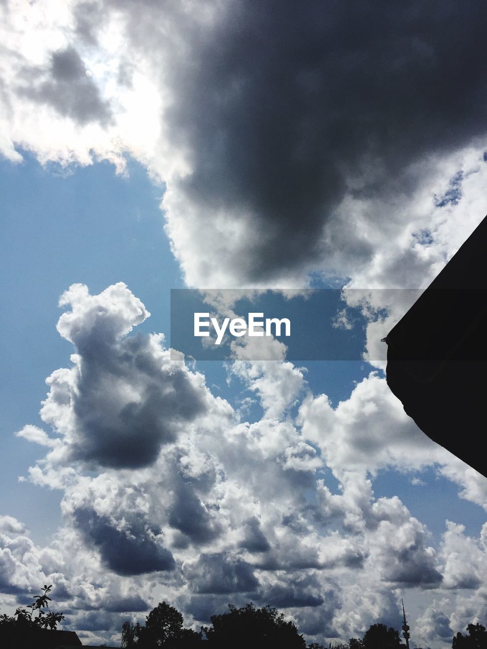 LOW ANGLE VIEW OF SKY AND CLOUDS