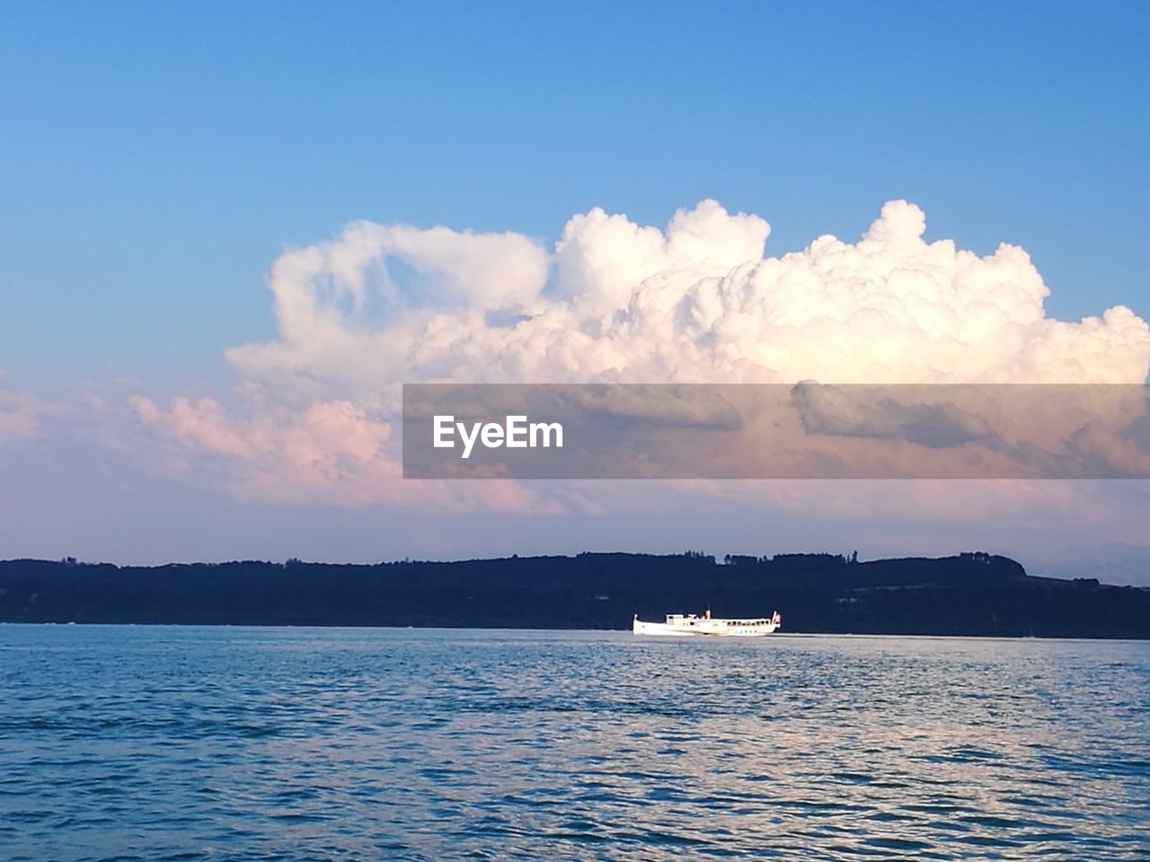 VIEW OF SEA AGAINST SKY