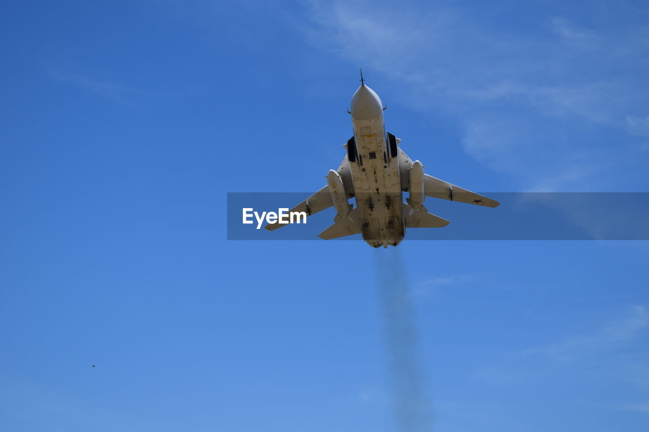 LOW ANGLE VIEW OF AIRPLANE AGAINST BLUE SKY