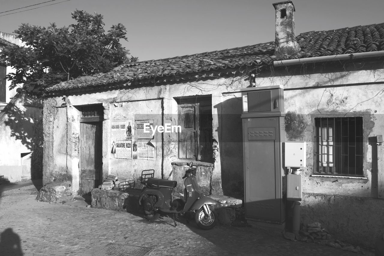 EXTERIOR OF ABANDONED HOUSE