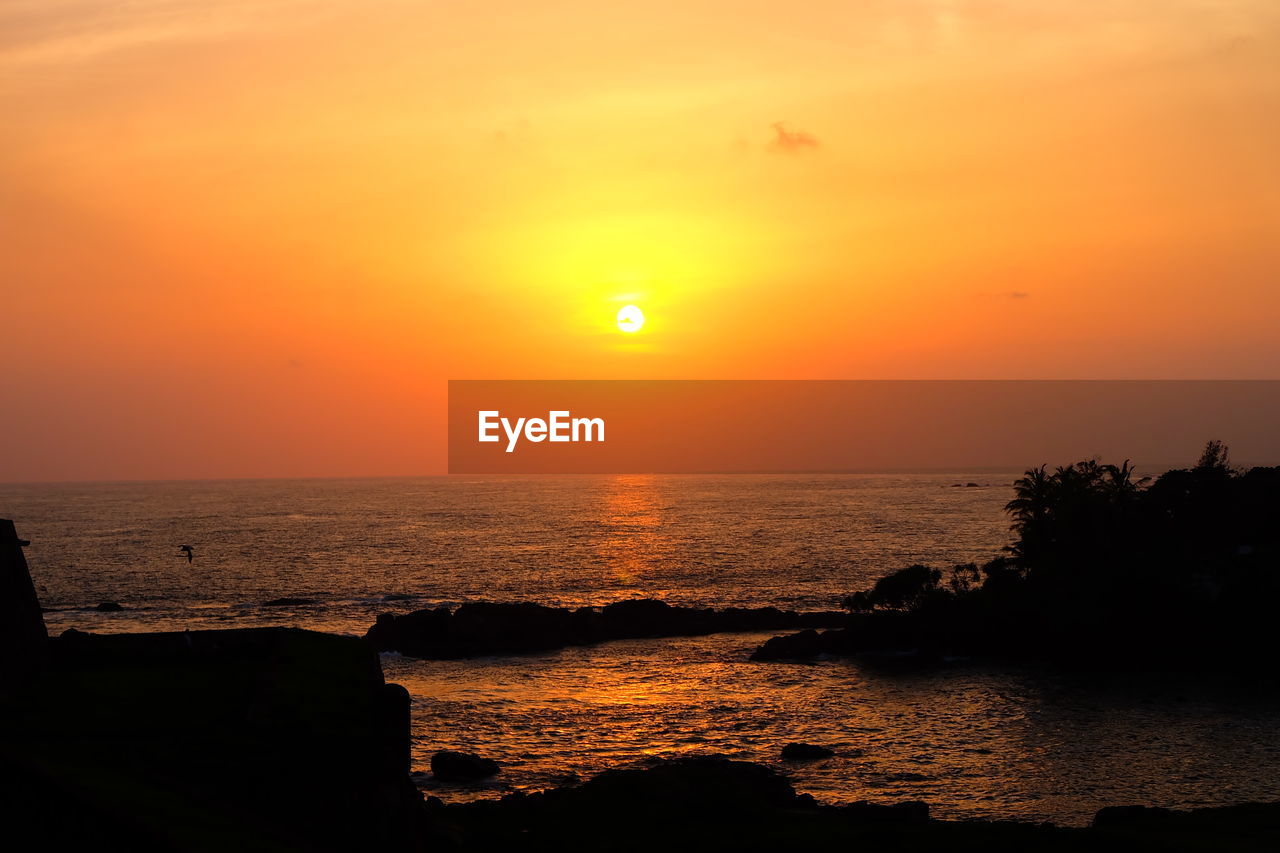 SCENIC VIEW OF SEA AGAINST ROMANTIC SKY