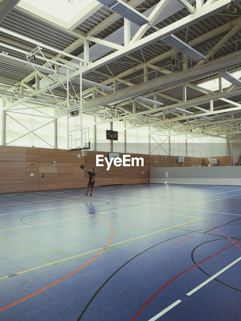 VIEW OF BASKETBALL HOOP AGAINST BUILDING