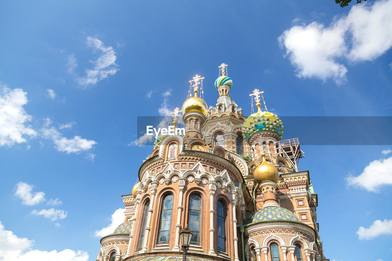 architecture, sky, built structure, cloud, building exterior, landmark, travel destinations, low angle view, religion, nature, travel, belief, blue, history, the past, worship, city, place of worship, building, spirituality, tourism, no people, day, ornate, outdoors, gold, dome, tower, sunlight