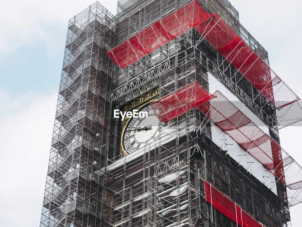 LOW ANGLE VIEW OF CLOCK TOWER AGAINST BUILDING