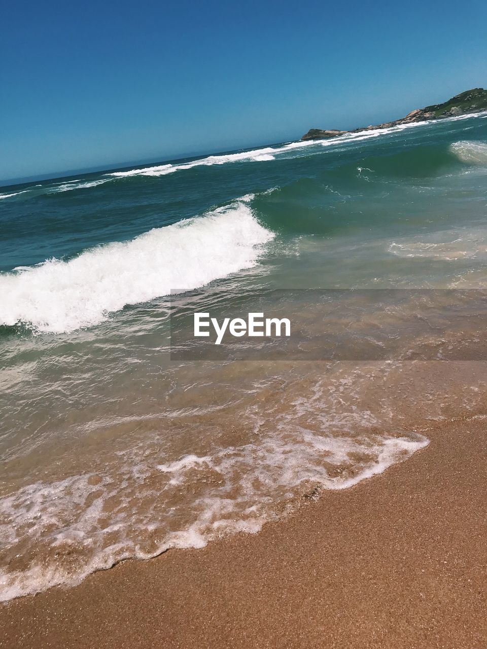 VIEW OF SEA AGAINST CLEAR SKY