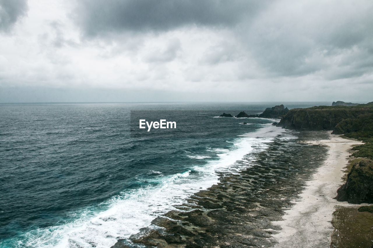 PANORAMIC VIEW OF SEA AGAINST SKY